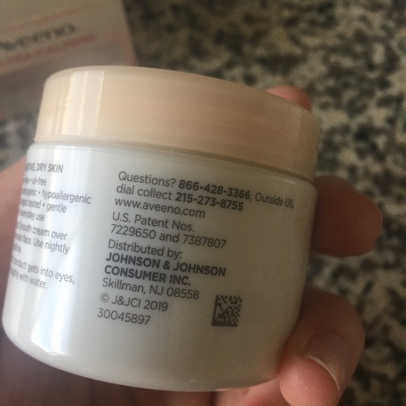 Aveeno Ultra-Calming Night Cream - Picture 8 of 10